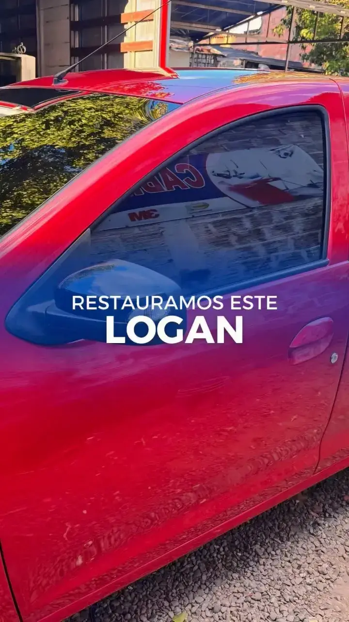 Renault Logan rojo en el taller